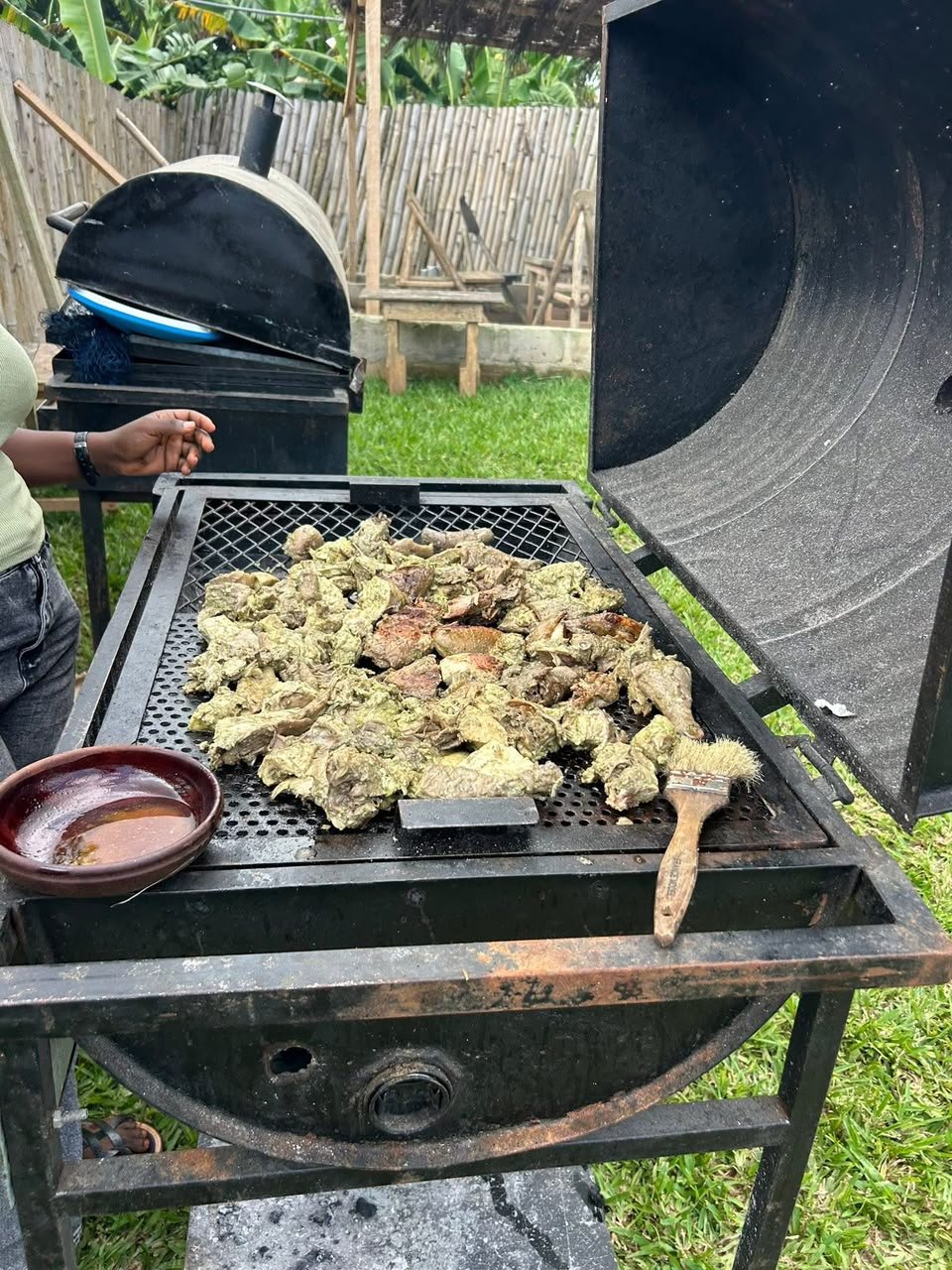 Grillade préparée sur place au Campement Quenum